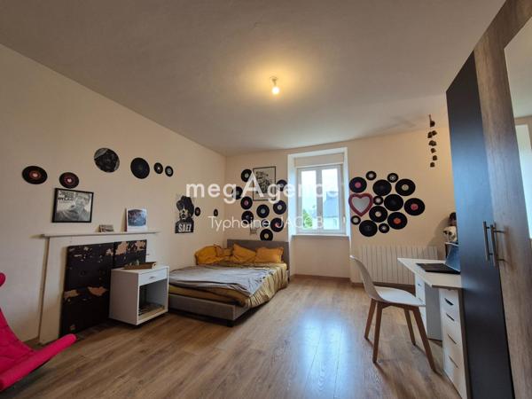 Maison à PLOEZAL, 22260 - 10 pièces 223m²