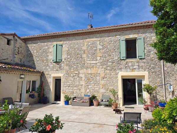 Charmante maison de village avec maison d'amis et jardin