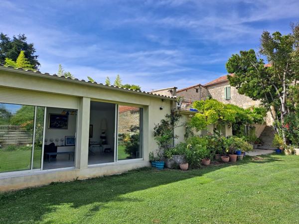 Charmante maison de village avec maison d'amis et jardin