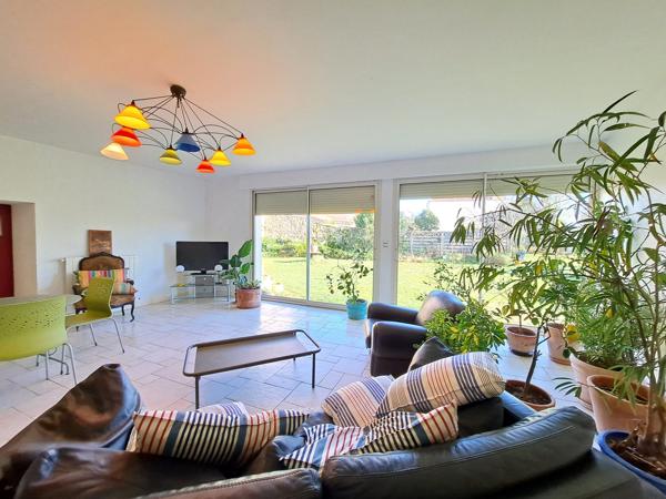 Charmante maison de village avec maison d'amis et jardin