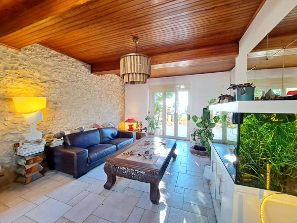 Charmante maison de village avec maison d'amis et jardin