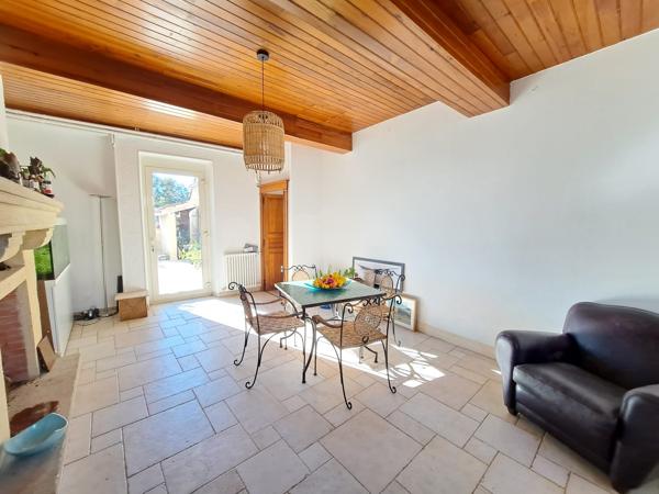 Charmante maison de village avec maison d'amis et jardin