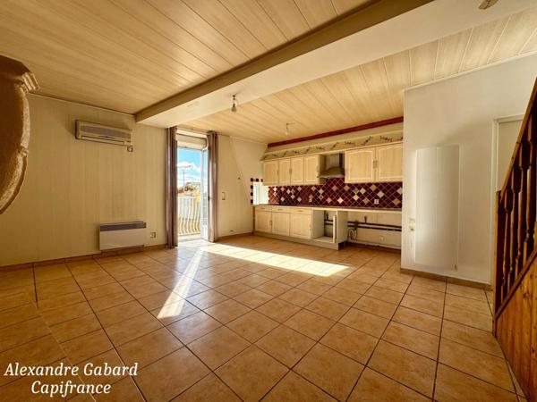 LA REOLE CENTRE VILLE - Maison en pierres avec balcon