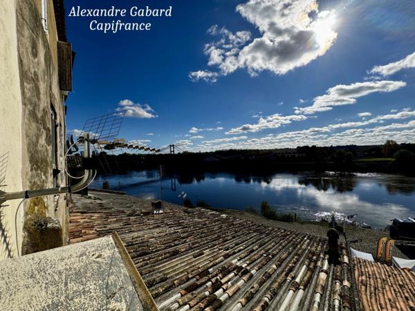 LA REOLE CENTRE VILLE - Maison en pierres avec balcon