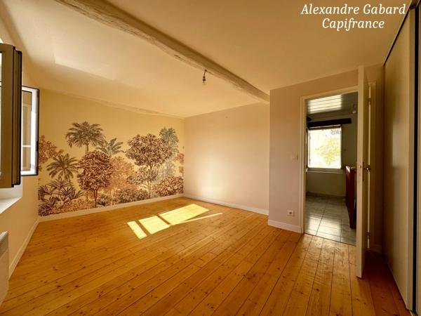 LA REOLE CENTRE VILLE - Maison en pierres avec balcon
