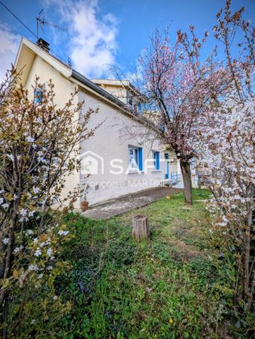 Ambiance campagne aux portes de LYON ; belle vue sur les ALPES