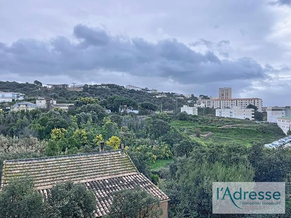 Appartement F4 refait à neuf ? 85 m² ? Entrée de ville ? Environnement calme