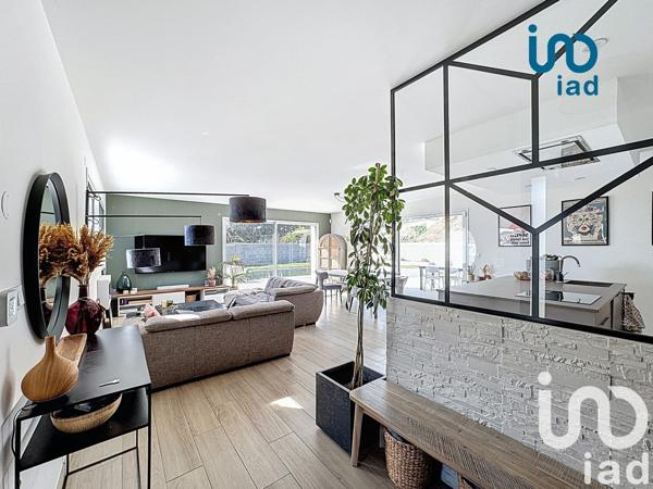 Maison 5 pièces de 123 m² à Peaugres (07340)