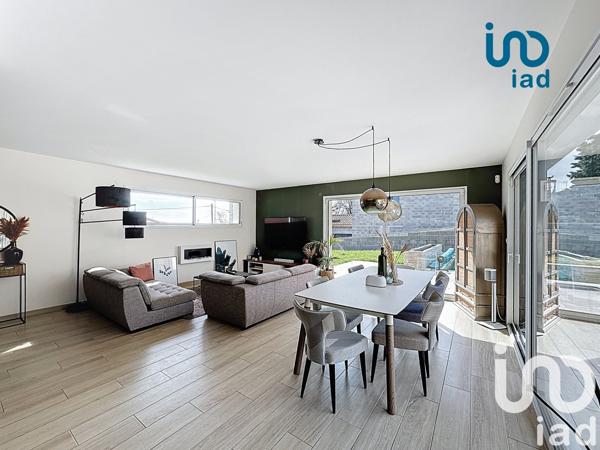 Maison 5 pièces de 123 m² à Peaugres (07340)