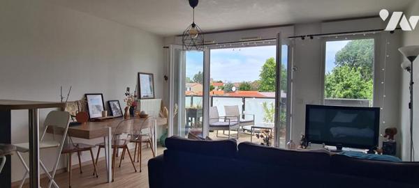Appartement 3 pièces 2 chambres balcon stationnement ascenseur 