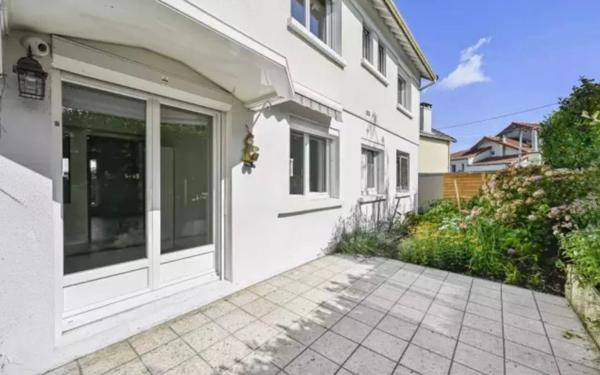 Appartement à louer    3 pièces • 82 m2 Villemomble