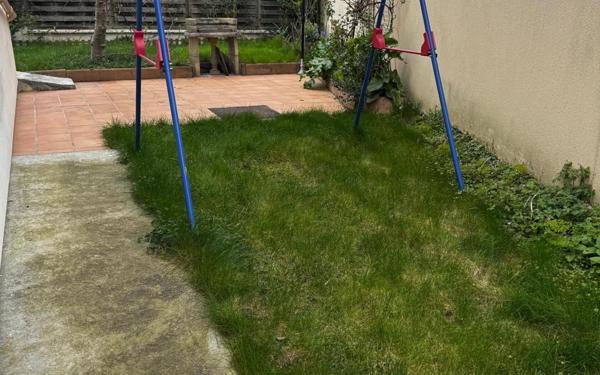 Appartement à louer    3 pièces • 82 m2 Villemomble