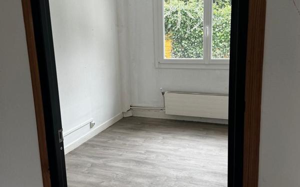 Appartement à louer    3 pièces • 82 m2 Villemomble