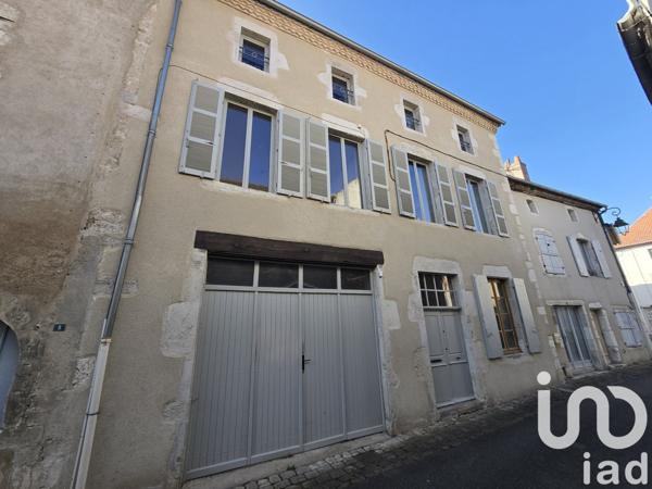 Maison de village 6 pièces de 142 m² à Ébreuil (03450)