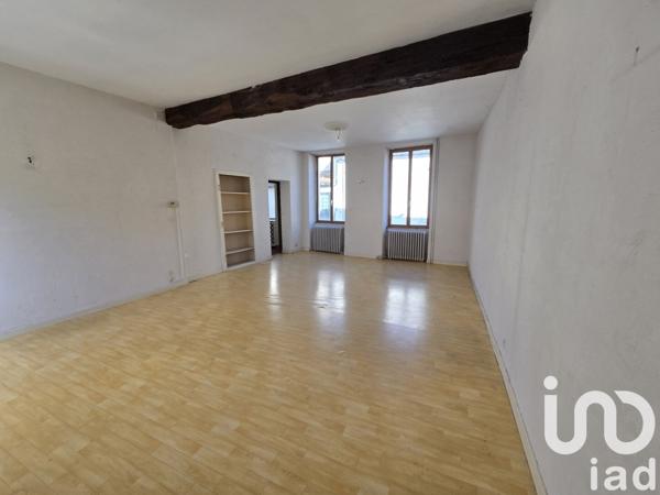 Maison de village 6 pièces de 142 m² à Ébreuil (03450)