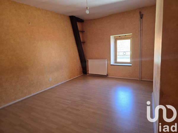 Maison de village 6 pièces de 142 m² à Ébreuil (03450)