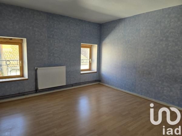 Maison de village 6 pièces de 142 m² à Ébreuil (03450)