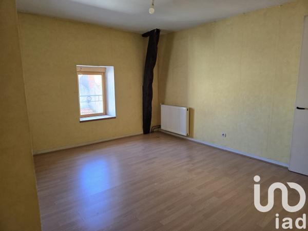 Maison de village 6 pièces de 142 m² à Ébreuil (03450)