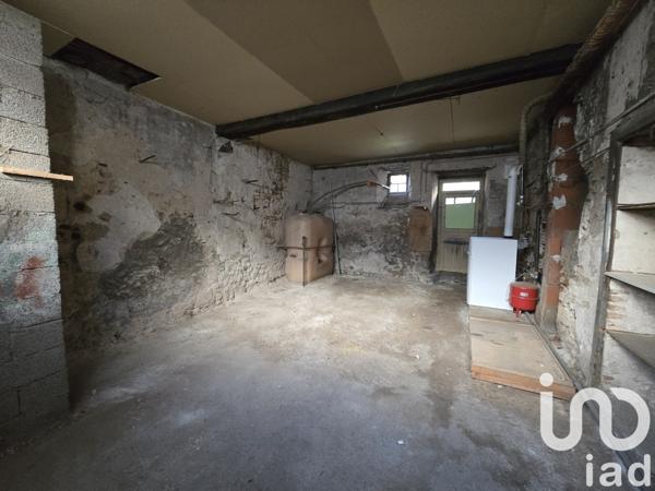 Maison de village 6 pièces de 142 m² à Ébreuil (03450)