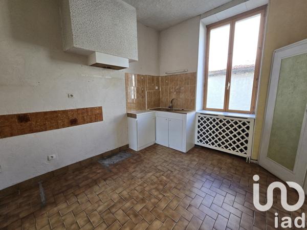 Maison de village 6 pièces de 142 m² à Ébreuil (03450)