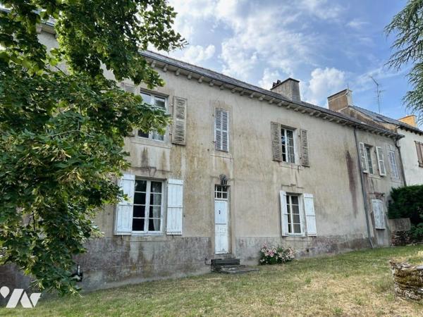 Maison d'habitation à rénover offrant :
- au rez-de-chaussée : entrée, salon, salle à manger a...