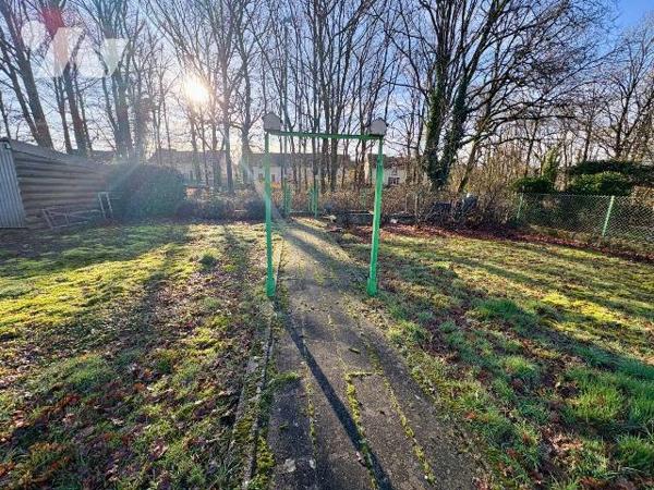 A vendre à SALBRIS, maison individuelle édifiée sur un sous-sol intégral, offrant une surface h...