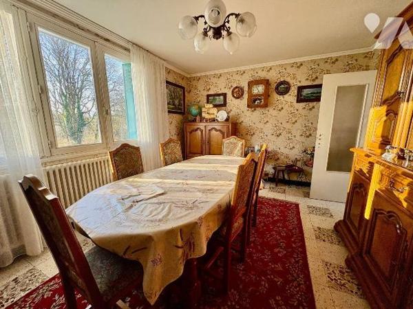 A vendre à SALBRIS, maison individuelle édifiée sur un sous-sol intégral, offrant une surface h...