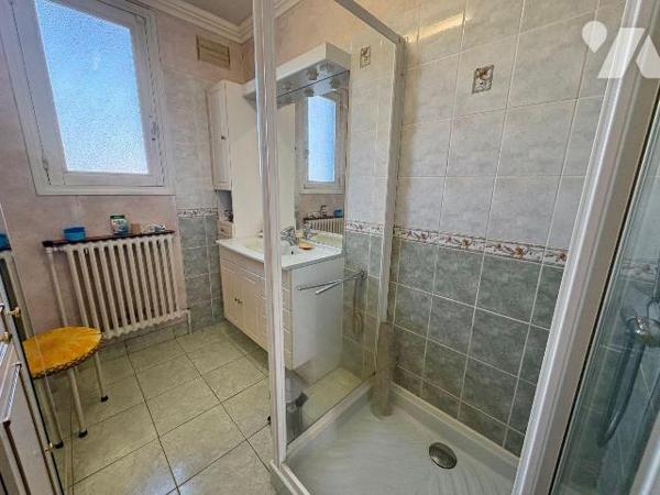 A vendre à SALBRIS, maison individuelle édifiée sur un sous-sol intégral, offrant une surface h...