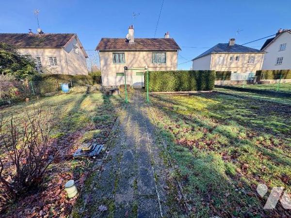 A vendre à SALBRIS, maison individuelle édifiée sur un sous-sol intégral, offrant une surface h...