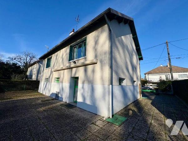 A vendre à SALBRIS, maison individuelle édifiée sur un sous-sol intégral, offrant une surface h...