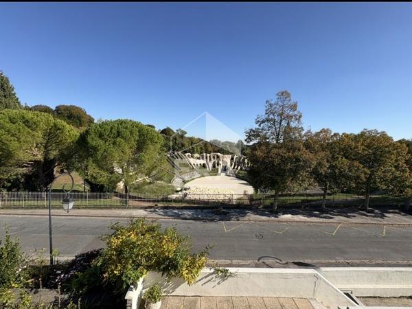 Saintes - Face aux Arènes