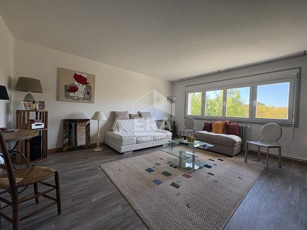 Saintes - Face aux Arènes