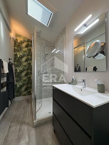 Saintes - Face aux Arènes