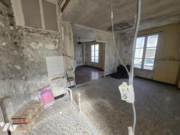 Secteur gare Angers maison avec cour composée de 3 logements