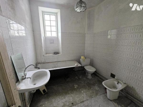 Secteur gare Angers maison avec cour composée de 3 logements