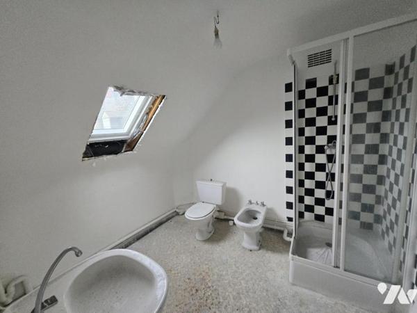 Secteur gare Angers maison avec cour composée de 3 logements