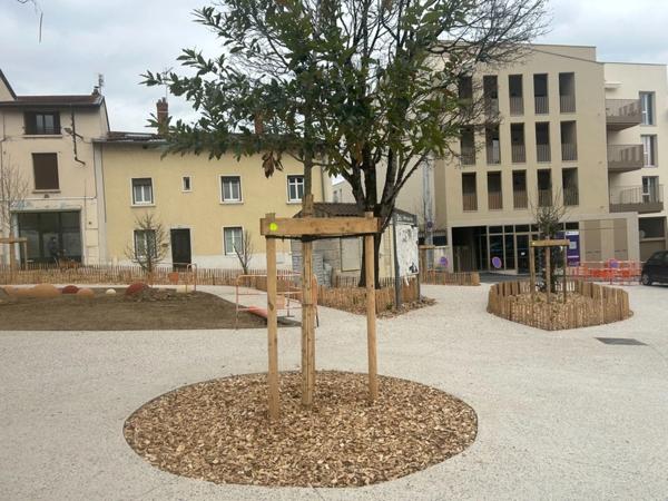 Local/bureau à louer CREPIEUX LA PAPE (69) surface 74 m2