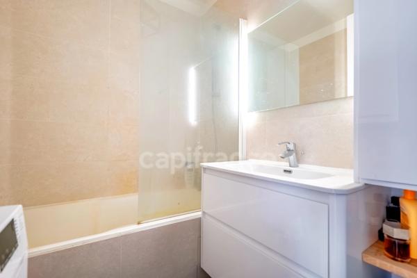 Appartement à vendre 2 pièces PARIS 20EME ARRONDISSEMENT (75) avec balcon de 6 m2