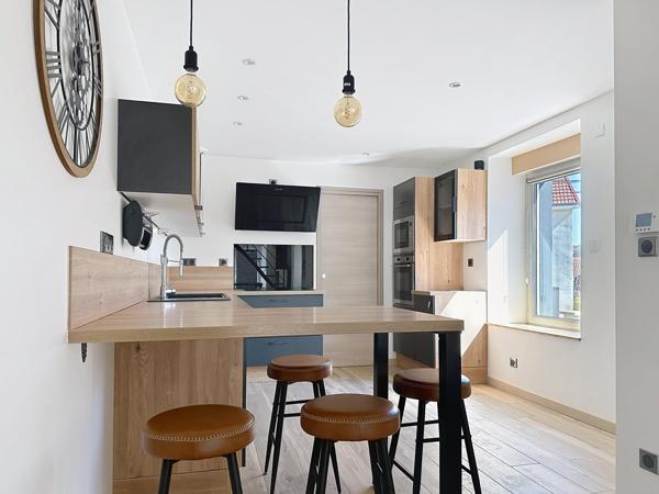 MANDEURE – Une maison pleine de charme, aux beaux volumes et aux multiples possibilités !