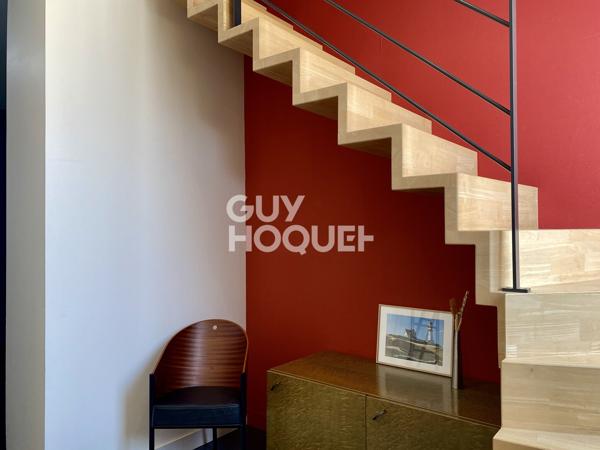 Plessis-Tison – Élégante maison contemporaine avec terrasse paysagée de 50 m² et dépendance