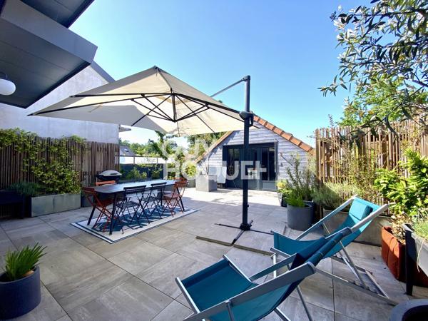 Plessis-Tison – Élégante maison contemporaine avec terrasse paysagée de 50 m² et dépendance