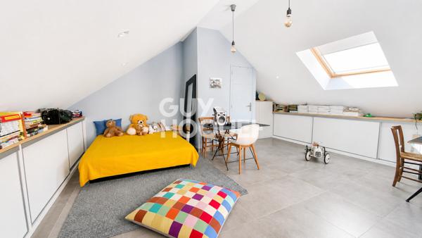 Plessis-Tison – Élégante maison contemporaine avec terrasse paysagée de 50 m² et dépendance