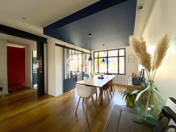 Plessis-Tison – Élégante maison contemporaine avec terrasse paysagée de 50 m² et dépendance