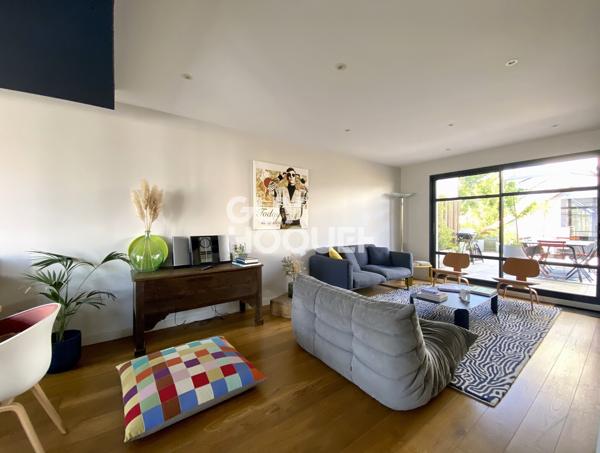 Plessis-Tison – Élégante maison contemporaine avec terrasse paysagée de 50 m² et dépendance