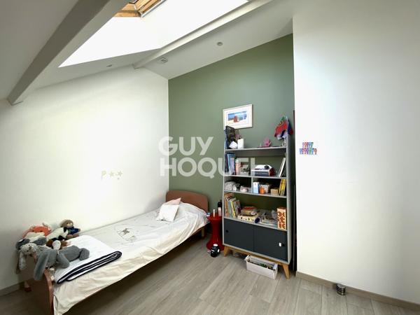 Plessis-Tison – Élégante maison contemporaine avec terrasse paysagée de 50 m² et dépendance