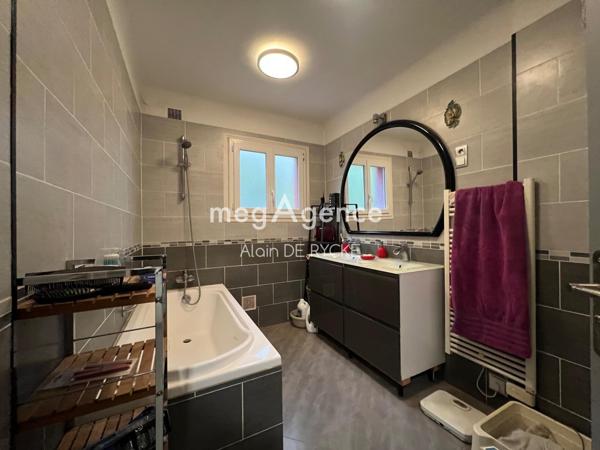 Maison à FONTAINE-LA-GAILLARDE, 89100 - 7 pièces 220m²