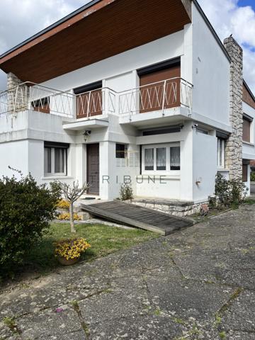 Maison 8 pièce(s) 5 chambre(s) 183 m²