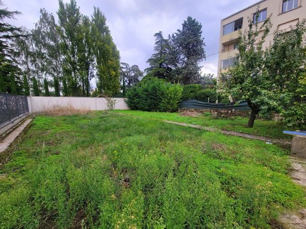 Maison avec sous-sol et 850 m² de terrain quartier "Châteauvert"