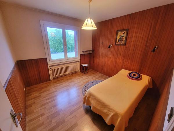 Maison avec sous-sol et 850 m² de terrain quartier "Châteauvert"