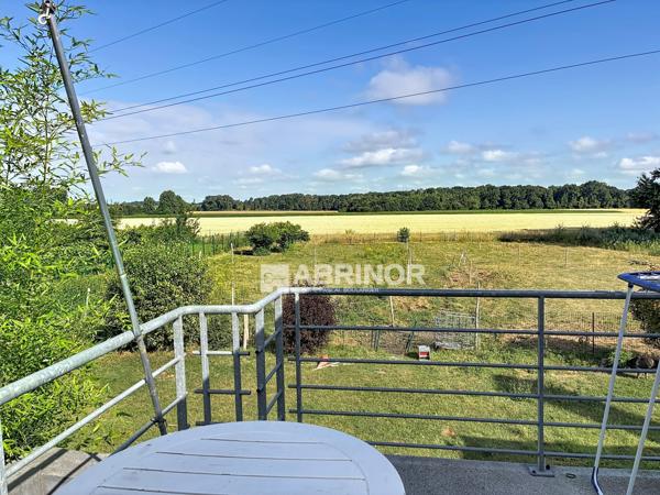 PROXIMITE ZONE COMMERCIALE PROPRIETE ATYPIQUE AVEC UN ENTREPOT de 200 M² HAUTEUR 4 M EN SOUS SOL (ACCES CAMION - STOCKAGE) PETITE FORET